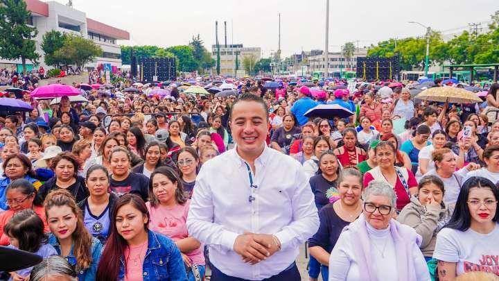 Janecarlo Lozano entrega 18 mil apoyos económicos a mujeres en GAM