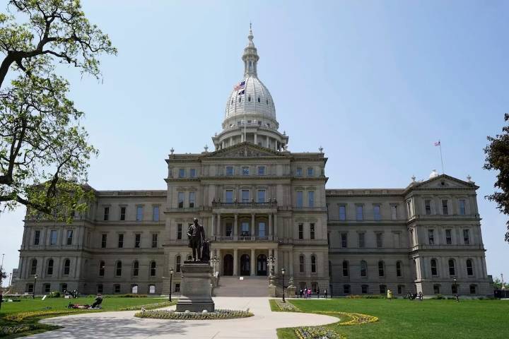 Michigan lawmakers pass continuation budget
