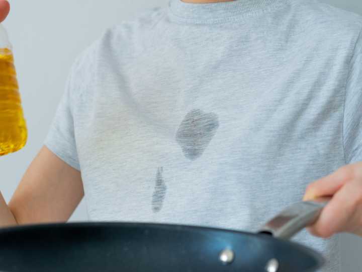 Cómo sacar las manchas de aceite de la ropa