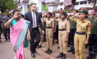 President Droupadi Murmu surprises students with heartfelt roadside gesture