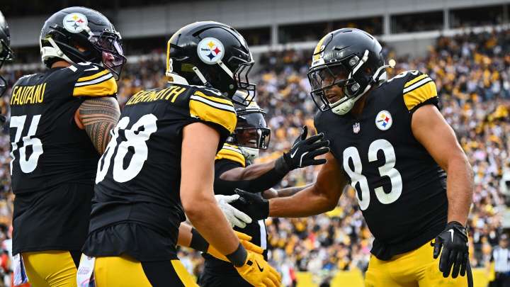 Steelers easily handle Browns, move to 4
