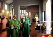 El arzobispo bendice en Ventanielles ocho capillas «de santidad contemporánea»