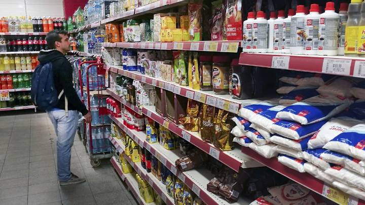 Los precios de los alimentos vuelven a presionar en la inflación Durante la segunda semana de octubre aumentaron un 1,4% en promedio, de acuerdo con un informe de la consultora LCG. Los mayores increm