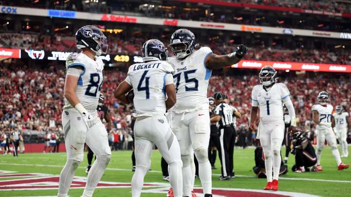 Titans pull off wild comeback for their first win of the season