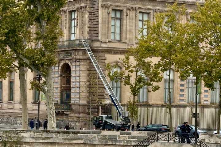 Thieves strike Louvre in daring jewel heist as museum closes for the day