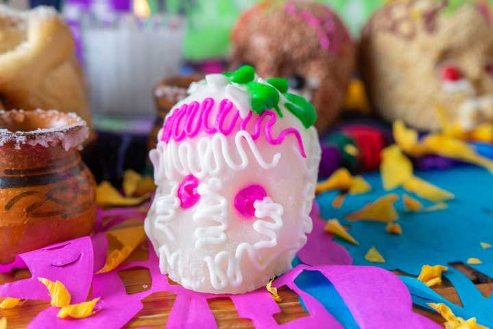 Consiente a tus difuntos... y a tu familia con recetas mexicanas para tu altar en este Día de Muertos