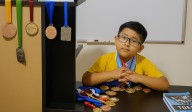 ¡Orgullo peruano! Niño que rifó su bicicleta para viajar a mundial de matemáticas gana medalla de oro