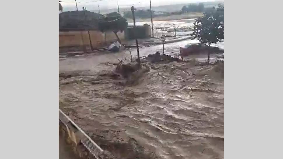 Una fuerte tormenta provoca inundaciones en Casanueva y Zujaira tras el desbordamiento del barranco