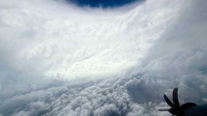 El potente huracán Melissa toca tierra en Jamaica con categoría 5