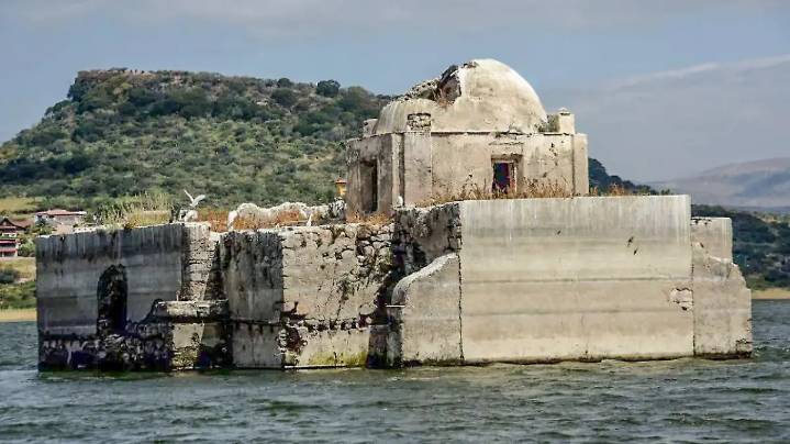 Refuerzan vigilancia en presa La Purísima tras colapso de cúpula del templo sumergido