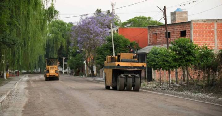 Recta final de la pavimentación de la avenida Islas Malvinas