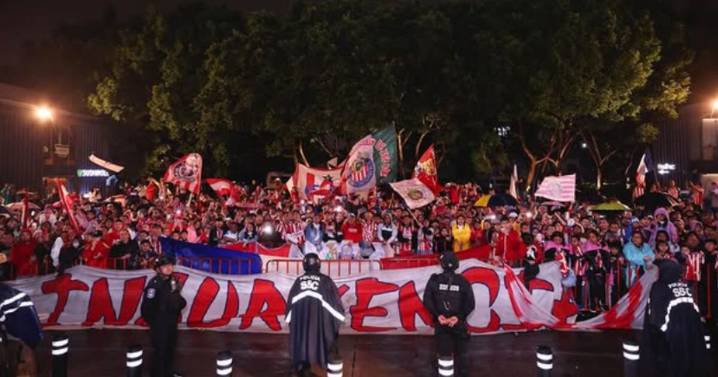 Un muerto y varios lesionados tras una pelea entre aficionados previo al Clásico Tapatío Chivas vs Atlas