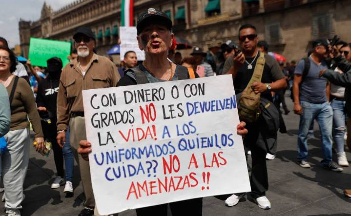 Policías de la CDMX protestan en el Zócalo; exigen protección tras agresiones del 2 de octubre