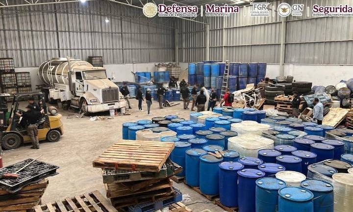 Autoridades aseguran 7 mil litros de hidrocarburo y precursores químicos en operativos en Durango