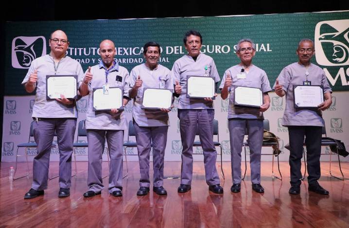 IMSS reconoce importante labor de más de 8 mil camilleros del instituto 