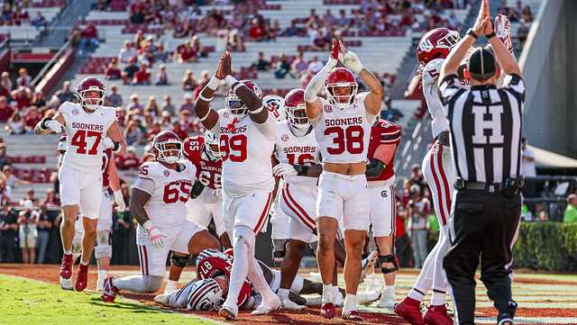 Gamecocks fall to No. 14 Oklahoma Saturday afternoon