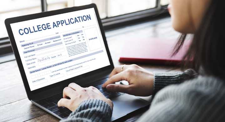 Nueva York elimina costos de postulación universitaria a estudiantes
