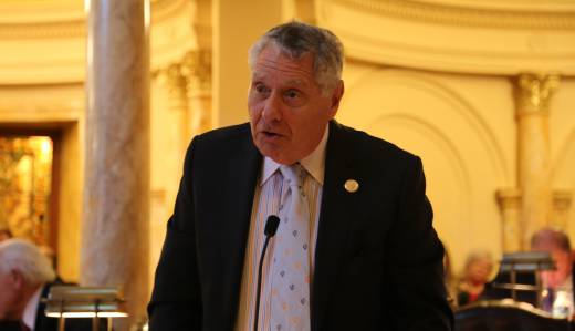 Singer praises local property alert systems, pushes to expand statewide