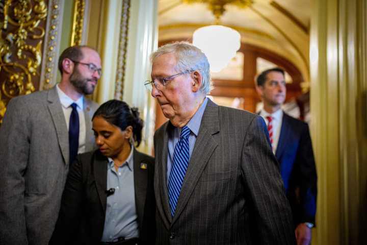 Sen. Mitch McConnell falls in Capitol hallway