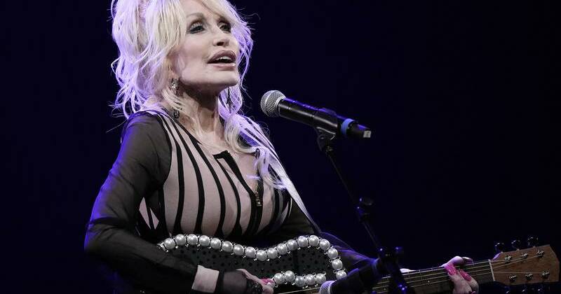 Dolly Parton in mystery health battle as sister prays