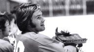 Maple Leafs pay tribute to Dryden before home opener 