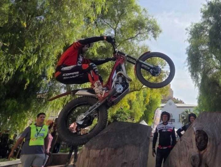 Sergio Moreno lidera el Trial andaluz junto a su hijo y forma nuevas promesas en San Juan