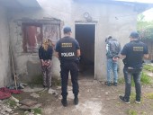 Una pareja vendía cocaína en una casa frente a una escuela