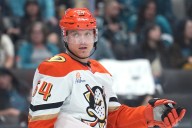 Deadspin | Ducks finding success on road as Lightning struggle home and away