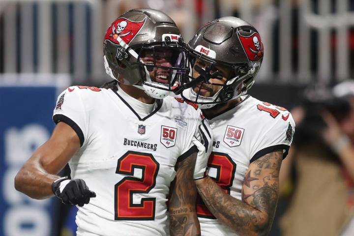 Deadspin | Bucs WRs Mike Evans, Emeka Egbuka active at Detroit