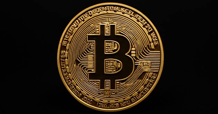 Bitcoin Price Sinks to $118,000 Amid U.S.