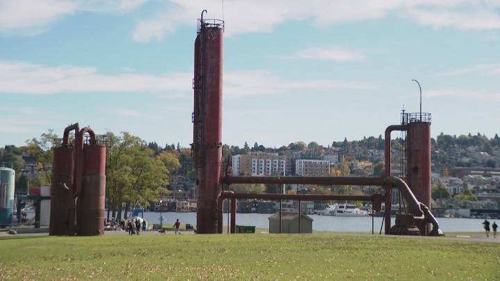 Family of teen who fell to his death at Gas Works Park sues City of Seattle