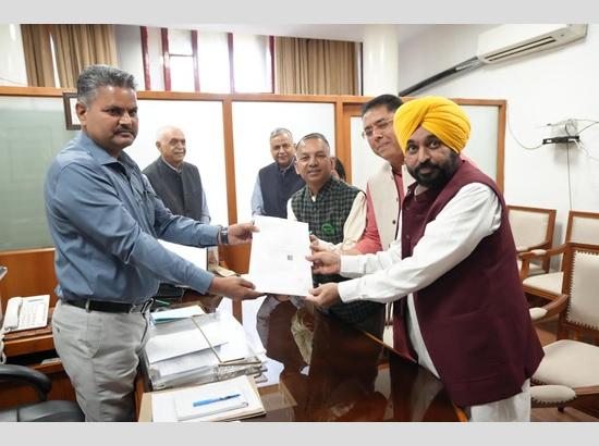 Rajinder Gupta files nomination for Rajya Sabha seat from Punjab Photo Source: Babushahi Bureau [ FULL VIEW ]