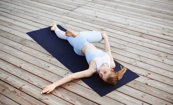 Chau dolor lumbar: 5 posturas de yoga para eliminar tensiones