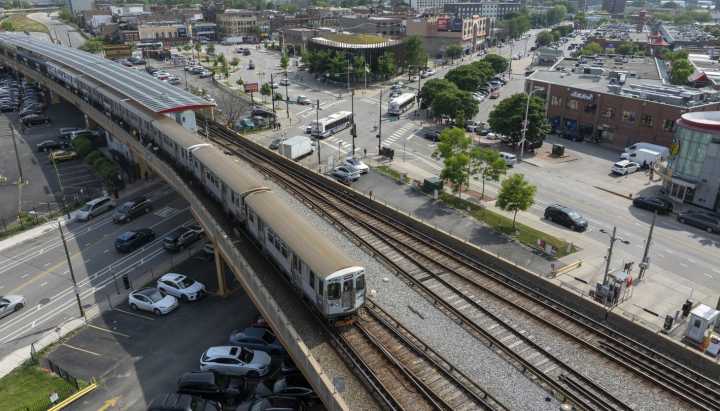 Illinois lawmakers approve $1.5B legislative package to buoy mass transit