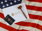 Estados Unidos dejará de aceptar cheques para los pagos migratorios: cuál es el nuevo método