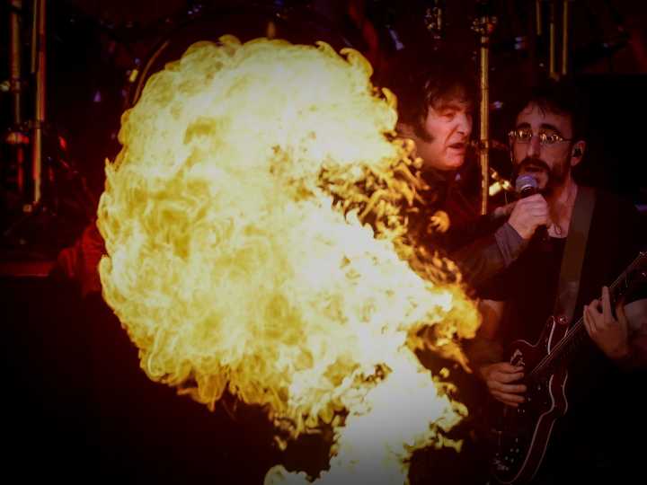 Milei enfrenta duras críticas en las redes por su concierto de rock y se apaga la "buena estrella" que tuvo en medios internacionales