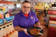 Este restaurante del Este de Los Ángeles sirve amor y tradición con su plato de birria de chivo