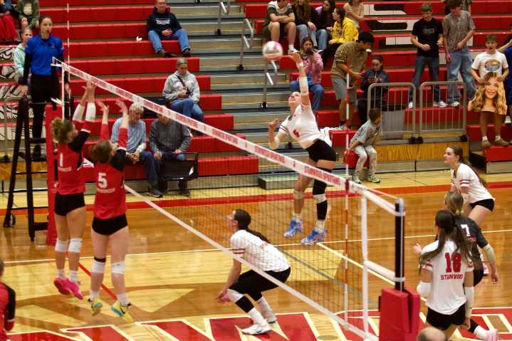 Stanwood volleyball remains undefeated in league play