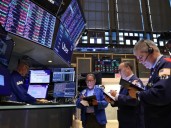Los ADRs y los bonos rebotan tras el impacto por el condicionamiento del apoyo financiero de Trump