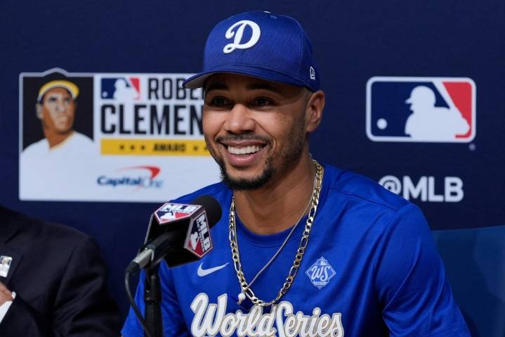 Dodgers’ Mookie Betts wins Roberto Clemente Award for his community work