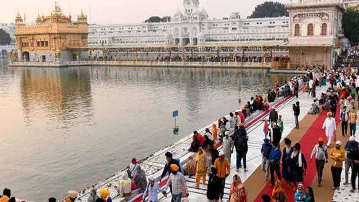 Devotees throng Golden Temple on Bandi Chhor Divas
