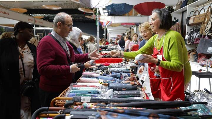 El Rastrillo Aragón 2025 inunda Zaragoza de variedad y solidaridad: "Con el esfuerzo de todos esto siempre sale adelante"