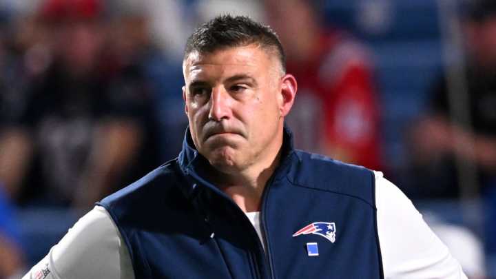 Patriots' Mike Vrabel sends message to Rhamondre Stevenson after latest fumble
