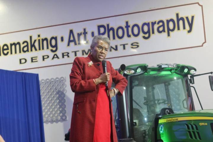 Earle-Sears returns to campaign trail, links Spanberger to redistricting and $150K Democratic donation