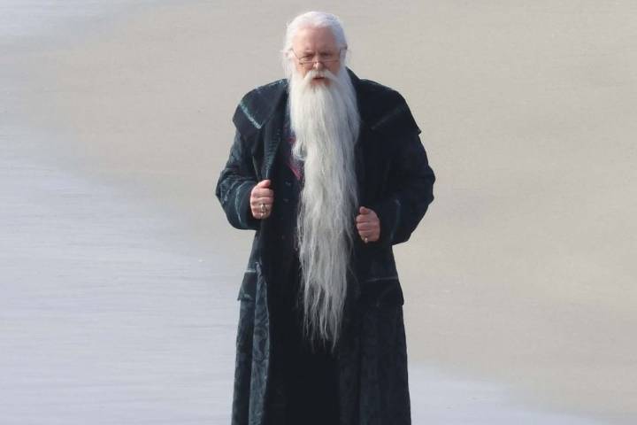 Va a ser mucho cine: Así se ve John Lithgow como Albus Dumbledore