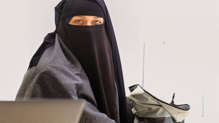 Portugal, más cerca de prohibir el burka en lugares públicos tras un tenso debate en el Parlamento