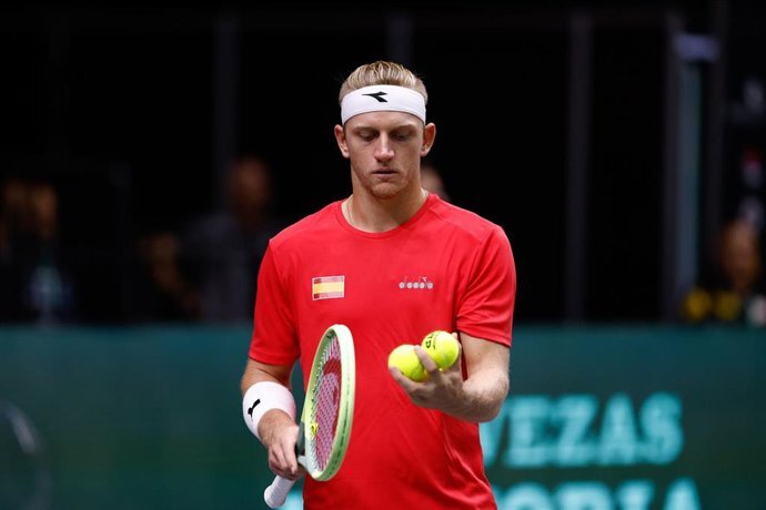 Davidovich avanza a octavos en Basilea tras imponerse a Sonego en dos sets
