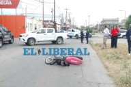 Conductor de una camioneta chocó a una motociclista que trasladaba a un menor