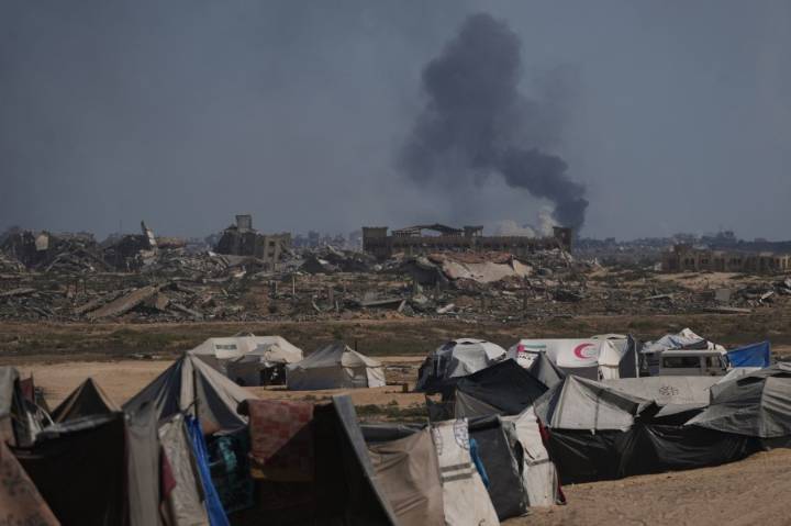 Israeli strikes kill dozens in Gaza as Hamas considers its response to Trump's peace proposal