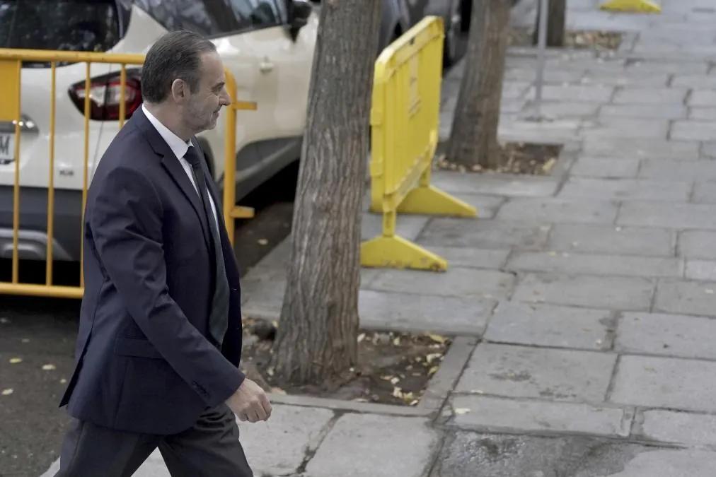 El juez del Supremo mantiene en libertad a Ábalos pero muestra su "estupor" por que pueda seguir siendo diputado